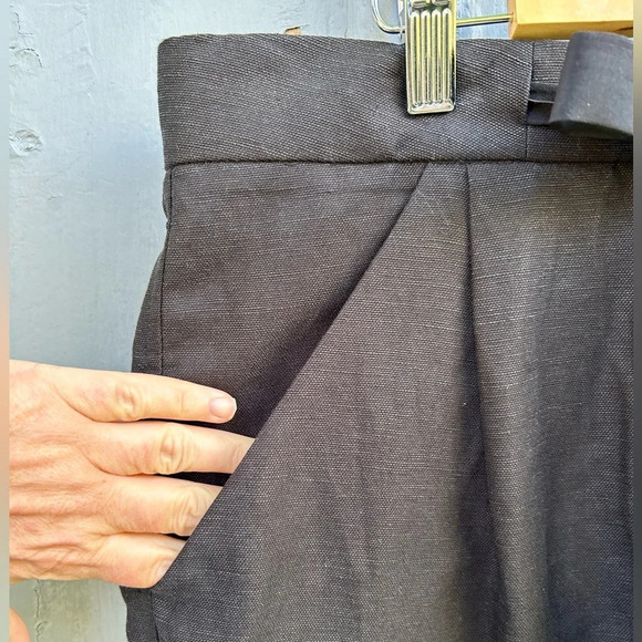 Wilfred Black Linen Allegra Shorts, size 6 - Picture 5 of 10